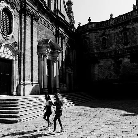 Bibi مونوبولي